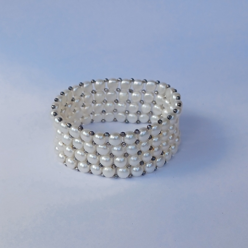 Elegant White Pearl Bracelet